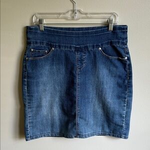 JAG Denim Blue Women's Pull on Skirt. Pockets. 20” length. Good shape. Size 10